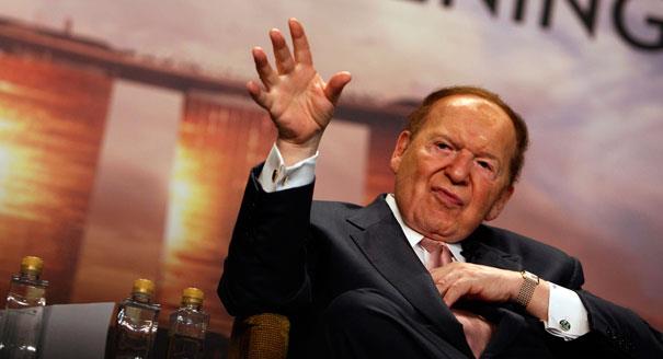 O zamandan bu yana 50&#8217;den fazla i kurdu. Sheldon Adelson bugn dnyann en byk kumar iinin yrtld Las Vegas topraklarn yneten; Las Vegas Sands irketinin kurucusu olan milyarder kiidir.