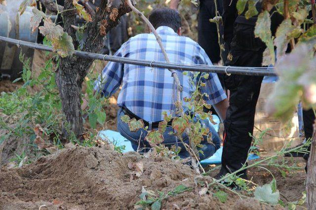 Minik Irmak' ldrdn katld televizyon programnda  itiraf eden zanl Himmet Aktrk'n ifadesi dorultusunda Ilca Mahallesi Sarkz mevkisinde kk kzn cesedi topraa gmlm vaziyette bulunmutu.