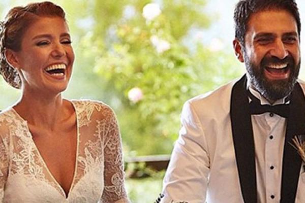 nl ekran yz Erhan elik, Glben Ergen ile boanacaklarn dorulad.