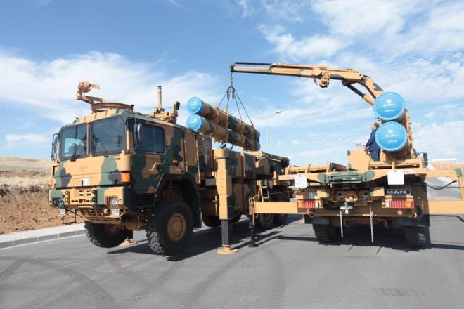 Ik, yeni silah sistemi hakknda, "Kasrga, tamamen Roketsan'n gelitirdii ve 120 kilometre mesafeye kadar son derece isabetli at yapabilen bir sistem. Trkiye'de hem kendi ihtiyalarmz yerli ve milli imkanlarla karlarken ayn zamanda bu teknolojileri gelitiren, dost ve karde lkelere bunlar satan bir lke konumuna hamd olsun geldik. Bugn burada Kasrga bunun gzel bir rnei." bilgisini paylat.