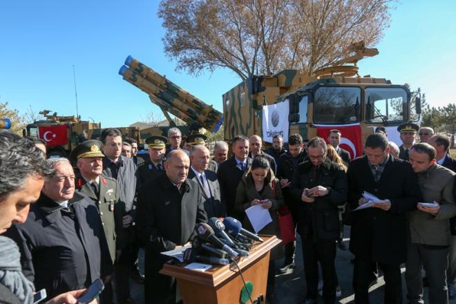 Frlatma arac, tama-ykleme arac, komuta arac ve metro desteinden oluan 302 milimetrelik ok namlulu roketatar sistemi, komuta aracndan gelen at grevlerinin frlatma aracndaki at kontrol bilgisayaryla at esaslar ksa srede hesaplanyor. Hesaplanan at esaslar neticesinde roketler otomatik olarak hedefe ynlendiriliyor.