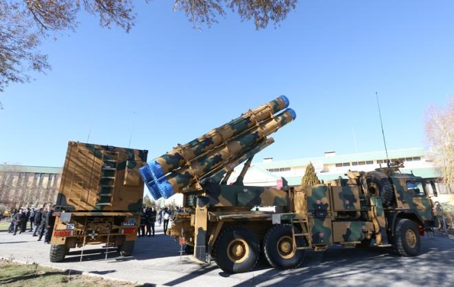 "Kasrga" ok namlulu roketatar sistemi ise zerindeki 4 roketle 18 saniyede 40-100 kilometre arasndaki hedefleri vurabiliyor.