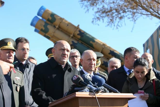 Dzenlenen trenle frlatma, tama ykleme ile komuta arac ve 302 mm fzelerin Trk Silahl Kuvvetlerine teslimat yapld.