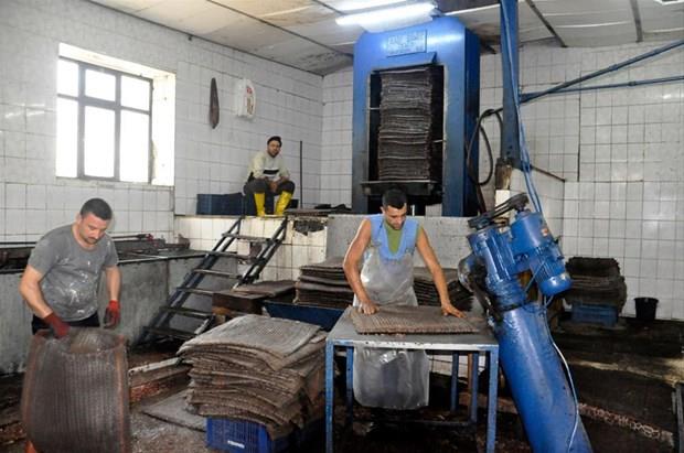 Souk bask denilen bu yntemle elde edilen zeytinya, filtre edilmeden kullanlyor. Zeytin meyvesinin suyu ve yan ieren, bir meyve suyu niteliinde olan zeytin stnn, besin deeri yksek ve E vitaminince zengin olduu biliniyor.