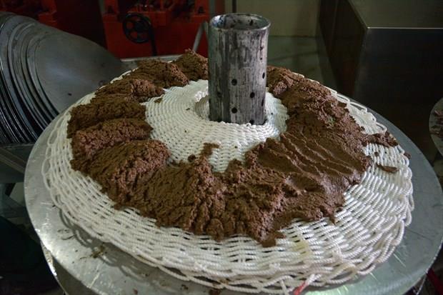 Ta deirmenin bulunduu fabrikalarda sezonun ilk zeytin stnn retilmeye balandn ifade eden Ferhatolu, bu rnn fiyatnn erken hasat zeytinyayla ayn olduunu kaydetti.