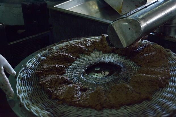 Litresi 30 liradan alc bulan "zeytin st", souk skm olmas, geleneksel yntemlerle ta deirmenlerde retilmesi dolaysyla ilgi gryor.