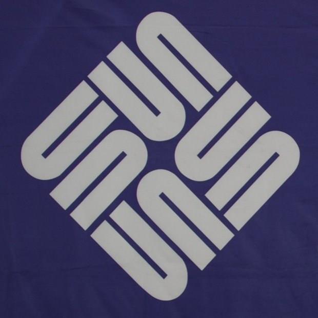 Sun Microsystems: Sun Microsystems, 2010&#8217;da Oracle tarafndan alnd ve basit logosu aldatc bir ekilde zekiceydi. Sadece U eklinde olan bir bek S&#8217;nin Sun olarak yazlmasyla olumu.
