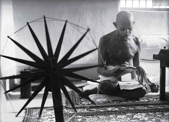 Gandi ve dnen tekerlek - Margaret Bourke-White (1946)