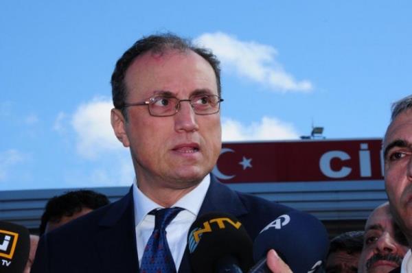 Gne, 7 Ekim 2002 tarihli ke yazsnda da yle diyor: "Namazn bitiminde Kade ksm vardr. Halk arasnda buna ettehyatye oturmak da denir. Burada ksa (Mekkede inen) sureler okunur. Leheb suresi de bunlardan biridir."