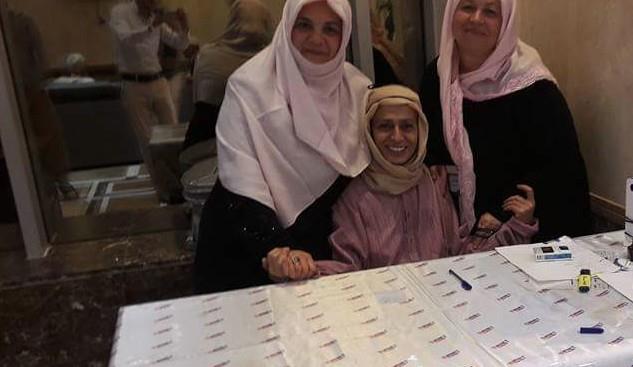 "EMEKL OLMAYA YAKIN HACI OLUCAM"  <br>  Hepsi ayn kapya gelmi. Grmeyen birine gnein sars aacn yeili gln krmz yapran ayn n ne kadar anlatabilirsek bende o kadar anlatabilirim buralar grmelisiniz, anlatlr gibi deil...