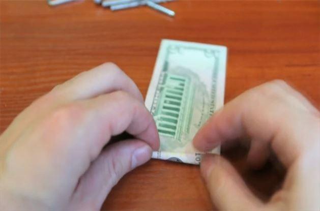 Ardndan istediiniz kadar paray rulo haline getirin.