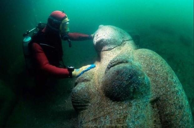 te Heracleion iin yaplan almalardan kareler