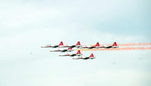 Programlar sonrasndan Trk Yldzlar'nn akrobasi gsterileri dzenlendi.