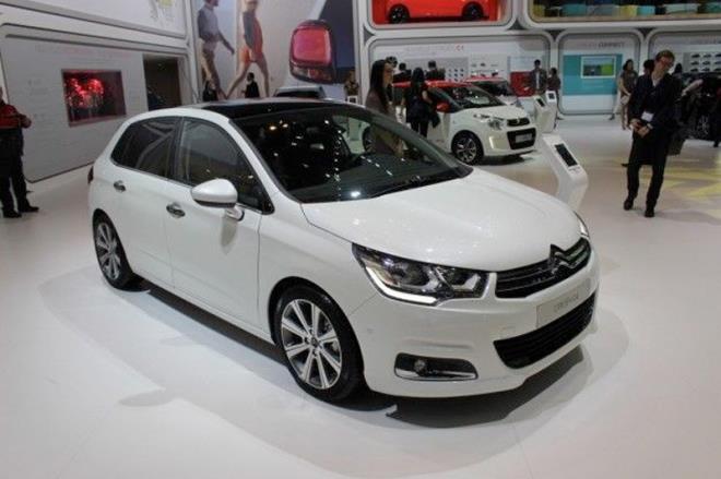 Citroen, kasm sonuna kadar binek modellerinde 30 bin lira, ticari modellerinde ise 25 bin lira 20 ay sfr faize uzanan frsatlar sunuyor. Citroen C4 Cactus modelinde sz konusu sfr faizli kredi kampanyasndan yararlanmak istemeyenler iin anahtar teslimde sunulan 5 bin 800 liraya varan indirime ek olarak 3 bin liralk ekstra indirim de salanyor.