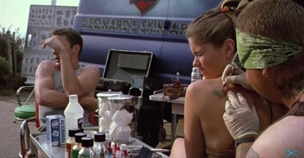 'She's All That' filminde Rachel kalp dvmesi yaptryor.