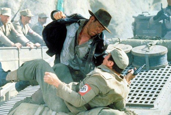 Indiana Jones and the Last Crusader<br>  Sevilen film 1938'de geiyordu ve filmde pek ok Nazi olmasna ramen sava aslnda 1939'da balamt.