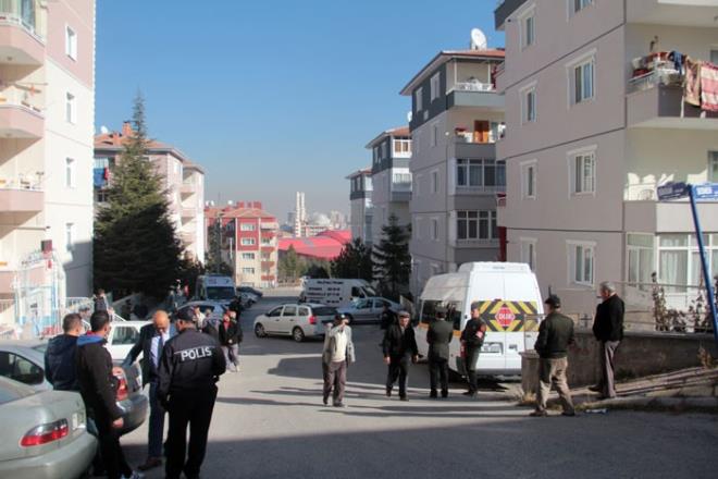 YAKINLARI YALNIZ BIRAKMADI<br>    Yaknlar, ehidin babas Mustafa ve annesi Hatice Er&#8217; bu acl gnnde yalnz brakmad. Bekar olan ehit stemen Zafer Er&#8217;in Murat, Bar, Nebi adnda 3 erkek ve 1 kz kardei olduu renildi.