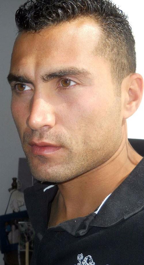 Trk Silahl Kuvvetleri (TSK) tarafndan balatlan Frat Kalkan Harekat&#8217;nn 93&#8217;nc gnnde Suriye rejim glerince gerekletirildii deerlendirilen hava saldrsnda ehit olan 3 askerden stemen Zafer Er&#8217;in Ankara Sincan&#8217;daki babaevine ac haber ulat.