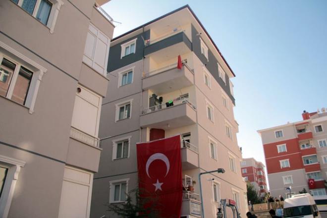 ehidin Sincan Osmanl Mahallesi&#8217;ndeki babaevine Trk bayra asld.