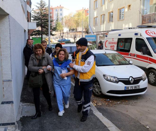 zcan'n ehadet haberi, Eskiehir Valiliinde ofr olan baba Mehmet zcan ile bir hastanenin iilerinden anne Melek zcan'a yetkililerce verildi.