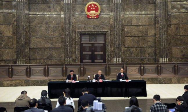 ANGHAY BRL RGT BATI'YA RAKP M?<br>    Uluslararas nsan Haklar Federasyonu Dou Avrupa ve Orta Asya Direktr Sacha Koulaeva ise 'y "ie kapal otoriter lkeler kulb" olarak tanmlyor. Sacha Koulaeva, "lkelerin gizli servisleri dier lkere engellenmeden girip, hatta girdikleri lkenin gvenlik glerinden yardm alarak 'sulu' ilan ettikleri kiileri alp geri gtrebiliyorlar" diyor.