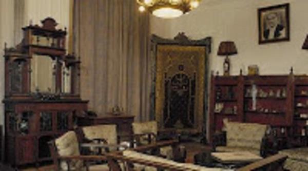 Atatrk'n 1917 ylndan itibaren cephe dnlerinde evi gibi kulland Pera Palas Oteli'ndeki 101 numaral odasndaki ahsi eyalar yaklak 4 yl nce mahkemelik olmutu.