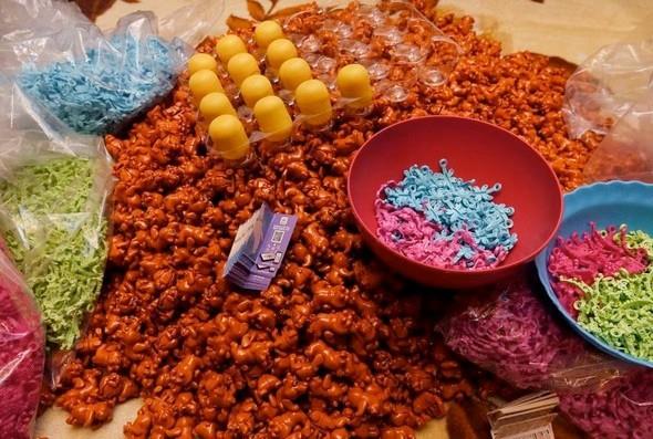 Habere gre ocuklar gnde 13 saat altrlyor. ocuklarn saat cretleri yaklak 90 kurua denk geliyor. Ailelere bin yumurta bana yaklak 15 TL deniyor.