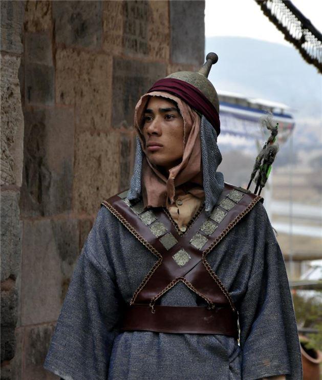 Kltr ve Turizm Bakanlnn katksyla Trkmeneli televizyonunun yapmcln stlendii 60 dakikalk belgeselde, Trklerin tarih sahnesinde yer almasyla gnmze kadar uzanan yolculuu sinema kurgusuyla anlatlyor.