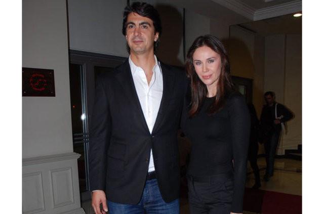 39 yanda kendimi yeniden kefetmeye baladm ne garip hayat. Her zaman rem ve mer benim nceliim olacak ama artk kendim iin de bireyler yapacam. Her zaman olduu gibi bam dik, cesurca yaayacam bu hayat&#8230; Hayat insana ne gzel de retiyor baz eyleri&#8230; Hayatn bizlere bundan sonra gzellikler getirmesi dileiyle&#8230;