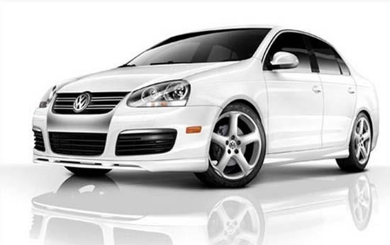 04 - Volkswagen Jetta; Sekt�r temsilcileri bu durumu �ehirle�menin bir sonucu olarak de�erlendiriyor: “Her ne kadar T�rk aile yap�s� b�y�k bagaj ve b�y�k�e otomobil ihtiyac�n� ka��n�lmaz k�lsa da n�fusun y�zde 70'inin �ehirlerde ya��yor hale gelmesi, kalabal�k ailelerin yerini k���k ailelerin almas� pazar� etkiledi.