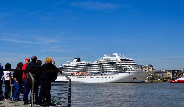 KMLER NEREDE YAIYOR?    Hemen hemen her lke vatandandan youn bir nfusu barndran stanbul&#8217;da nfusa kaytl olan 75 lke nfusunda en az Kenya&#8217;ya ait. Kenya&#8217;dan sadece 148 kiinin stanbul&#8217;da kayd olduu grlyor.