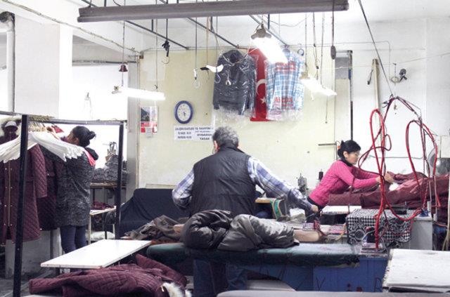 Orta Asya Trkleri tekstilin younlat blgelerden olan alayan, Okmeydan gibi semtlerde bulunuyor, hem buralarda alp hem de yine bu blgede kirada kalabalk bir aile olarak yayorlar.