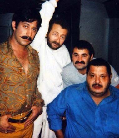 2011 ylnda &#8220;alg engi&#8221; adl sinema filminde Murat Cemcir, Ahmet Kural, Hazal Kaya ile beraber oynadlar.Erdal Tosun, 2014 ylnda &#8220;ipak Anadolu&#8221; sinema filminde Cengiz Kkayvaz, Ceyda Ersoy, Esra Ersoy, Levent nanr ile beraber oynadlar.