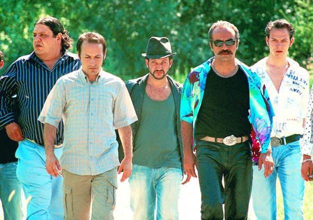 Daha sonra Antalya Devlet Tiyatrosunda grev ald. Murathan Mungan&#8216;n Mezopotamya lemesi; Mahmud ile Yezida, Taziye, Geyikler Lanetler adl oyununda oynad ve Devlet Tiyatrolar&#8217;ndaki grevinden ayrlp Ylmaz Erdoan&#8216;n BKM Oyuncular arasna katld.    eitli filmlerde ve dizilerde rol ald. &#8220;Bir Demet Tiyatro&#8221; oyununda &#8220;Eyvah Necdet&#8221; karakterini canlandrd.