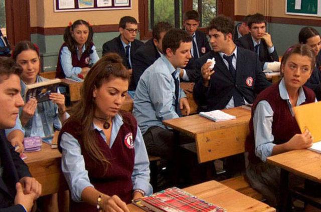 Tiyatro mezunu olan Oray zaman iinde deiti.