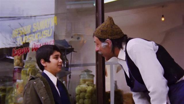 "Neeli Gnler" filminde 'Turucu Kazm Efendi'nin olu olan Tuncay'a bir de imdi bakn...