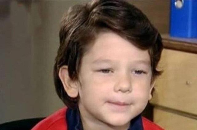 Sanem elik, Nejat ler ve Halit Ergen&#8217;in rol ald dizi Aliye&#8217;de Sanem elik&#8217;in olunu canlandran Ayberk Koar, o dnemde sevimli halleri ve tavrlar ile ilgiyle izlendi.