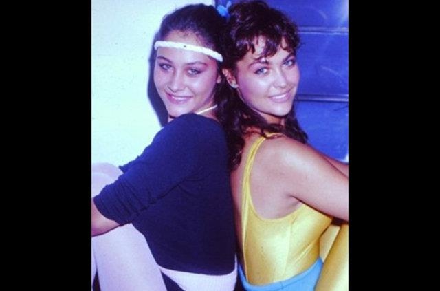 Hlya Avar'n ortal kasp kavurduu 1980'li yllard... Trkiye'nin en gzel kadn olan Avar'a olan benzerliiyle dikkat ekiyordu. 1980'lerin yeni Hlya Avar' olarak tantlmt Neslihan Acar...