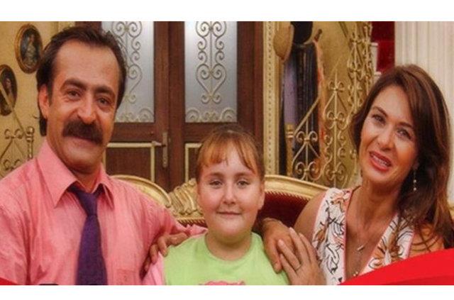 "En Son Babalar Duyar" dizisinin sevimli oyuncusu 'Ceren' yani Jale Azakl yeni haliyle grenleri artyor.