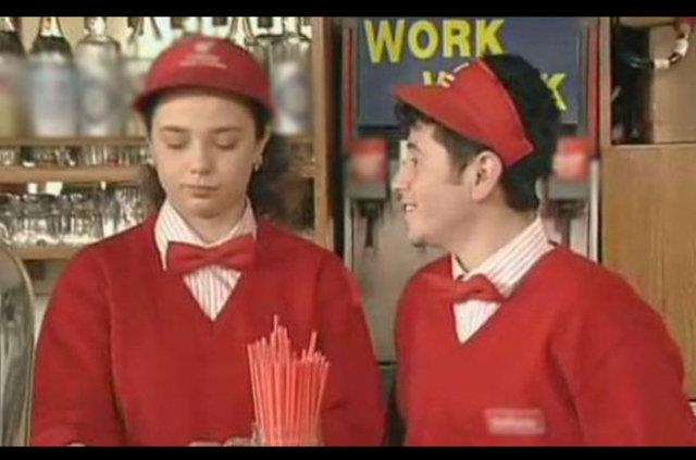 Kaygszlar'n iki oyuncusu Yaln Avar ve Damla zen'in yllar sonraki hali artyor.