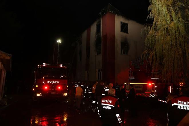 Babakan Binali Yldrm da renci yurdunda kan yangn nedeniyle ilgili bakanlardan ve Vali Demirta'tan bilgi ald.