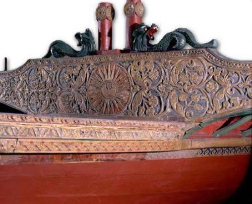 kinci tur, tavuk veya hindi frn ile balard. Bunlar, fstkl, zml, kestaneli cierli, katl ve baharl ala i pilav ile doldurulmu bulunurdu.