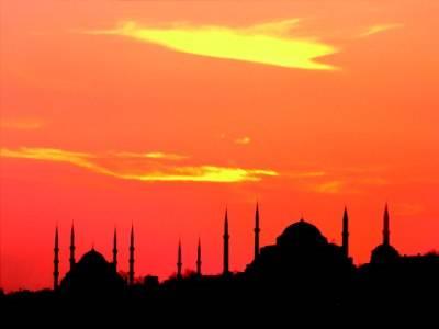 Fatih Sultan Mehmed Han hazretlerinin trbesi bu gnk stanbul'un Fatih ilesinde bulunan Fatih Sultan Mehmet Camii ve Klliyesindedir.