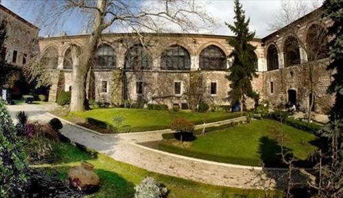 Yemekler her zaman sadeya yani tuzsuz tereya ile piirilirdi.