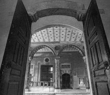 Tencere yemekleri koruk, limon suyu, nar ekisi, ve tabii ki soan ve eitli baharatlar ile tatlandrlrd.