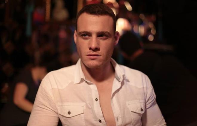 Ali imdi 24 yanda 5 dil bilen, gemicilik eitimi alm, profesyonel olarak dven biri haline gelmitir. Sra ise imdi annesinin intikamn almaya gelmitir.