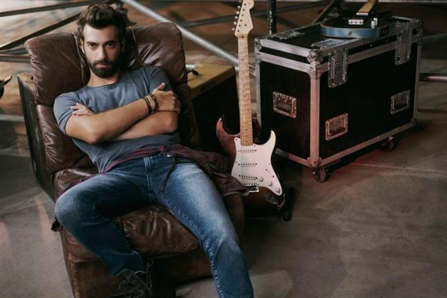 lker Kaleli    <br>stanbul Kltr niversitesi Sanat Ynetimi Blm mezunudur.