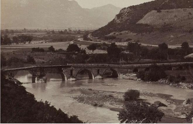 oruhlu, kprnn yapm amac ile ilgili, Sakarya Nehri ile Sapanca Gl&#8217;n birletirerek, Marmara Denizine balanmas ve Bizans dneminde ticari anlamda Anadolu&#8217;ya ulamn daha kolay olmas gibi varsaymlar olduunun altn izdi.