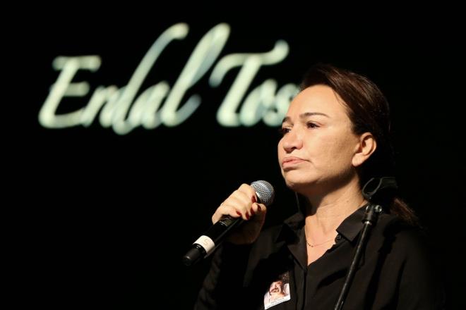 Yaadklarn ve anlarn anlatan Demet Akba gzyalarn tutmakta zorland.