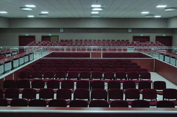 Bu kapsamda, 25'i tutuklu 29 polis hakknda stanbul 22. Ar Ceza Mahkemesinde alan davann ilk durumas 27 Aralk'ta byk salonda yaplacak.